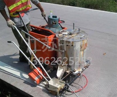熱熔標(biāo)線施工機(jī)械 車位劃線用什么設(shè)備？