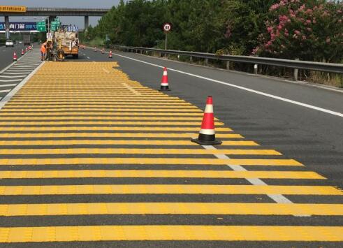 蘇州道路劃線廠家解讀振蕩標(biāo)線與道路標(biāo)線的區(qū)別在哪？