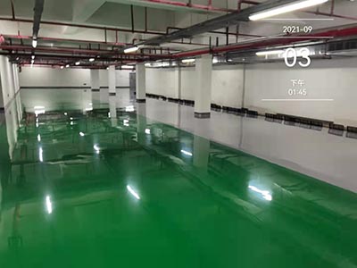 蘇州環(huán)氧地坪廠家：環(huán)氧地坪漆干燥后為何會(huì)泛白發(fā)白？