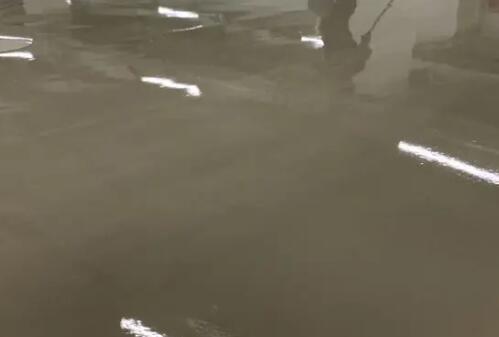 蘇州環(huán)氧地坪廠(chǎng)家分析水泥自流平的特點(diǎn)特點(diǎn)，水泥自流平地面哪家好?