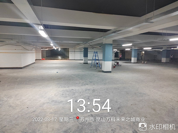 中穎工程昆山停車場(chǎng)劃線施工。