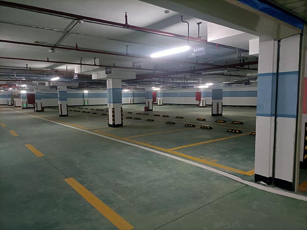 江蘇中穎停車位劃線項(xiàng)目施工案例圖。