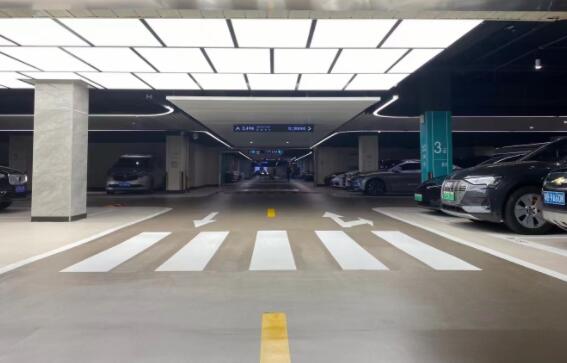 道路熱熔劃線多少錢一米？用公正的價(jià)格開啟安全行駛的未來