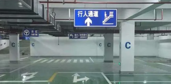 江蘇中穎專業(yè)施工團(tuán)隊(duì)，您的停車場(chǎng)劃線專家