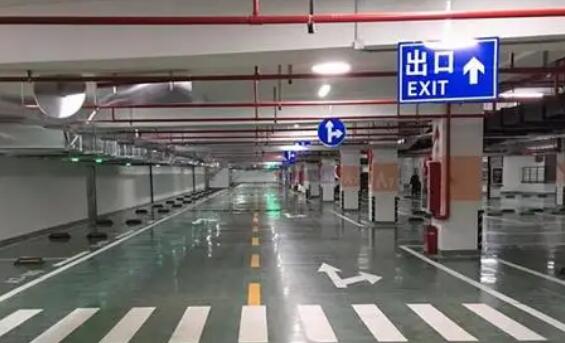 地下車(chē)庫(kù)消防劃線出口，保障安全的生命通道
